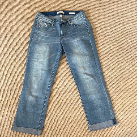 VINTAGE BLUE CROP OPEN CLOSURE DENIM WITH A TOUCH OF BLING